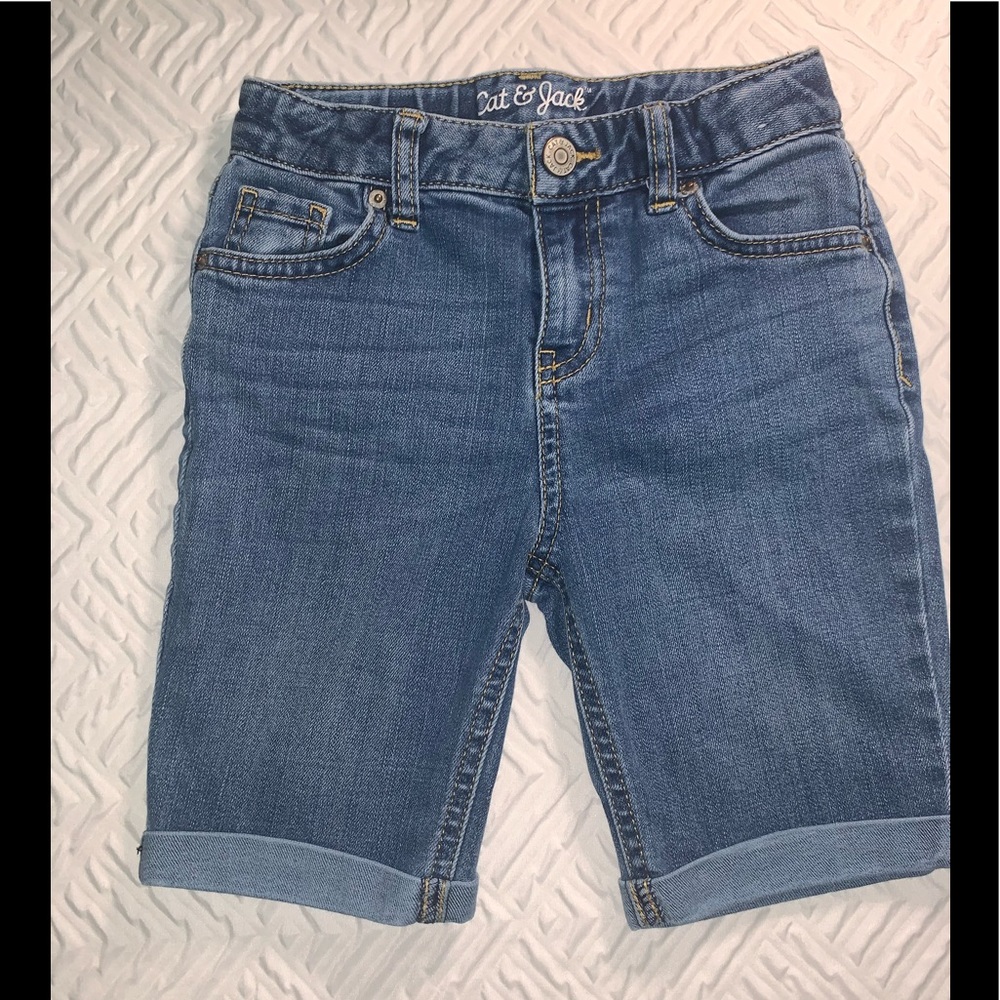 Cat and jack girls denim Capri shorts.